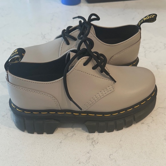 Dr. Martens Beige Combat Shoes with Black Soles - Picture 4 of 4